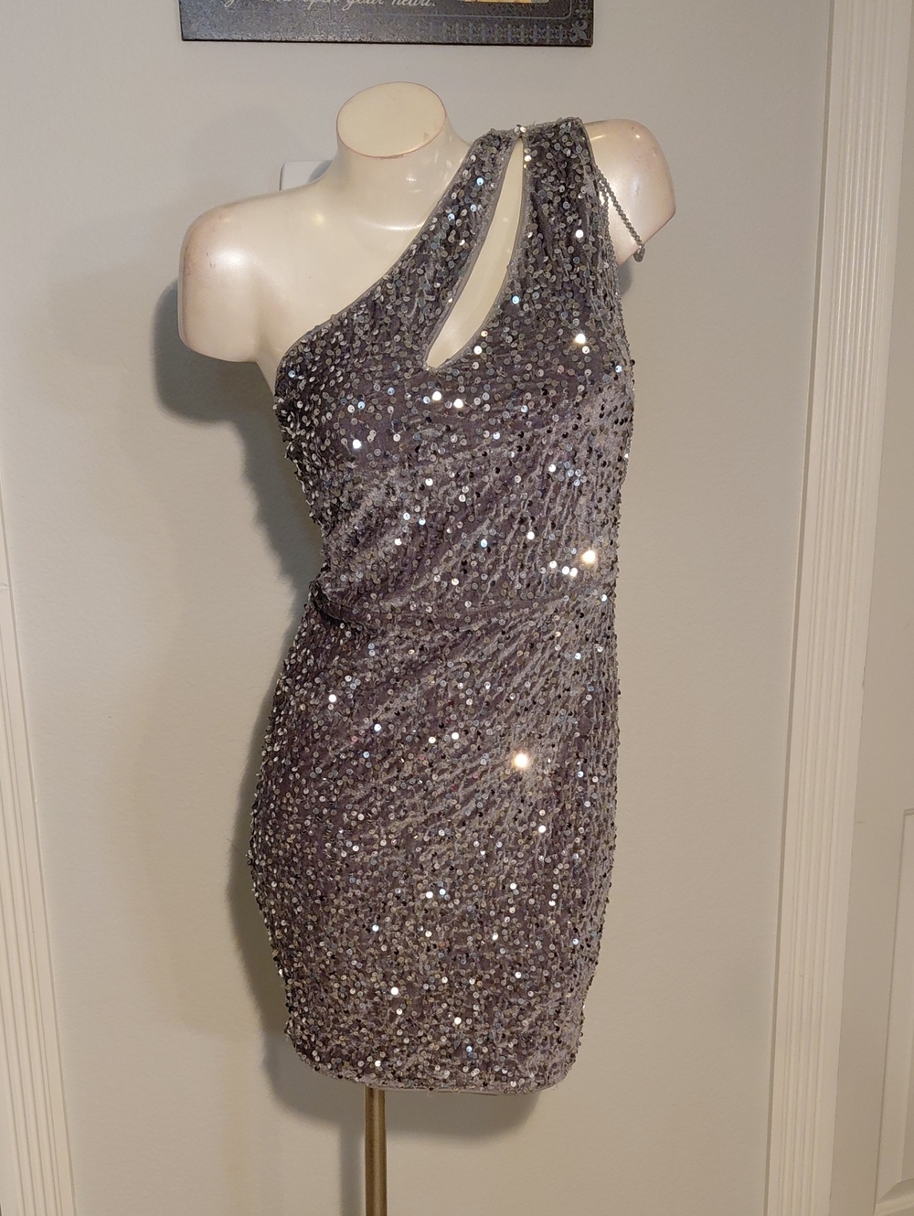 Contrast One-Shoulder Silver Sequin Cocktail Dress